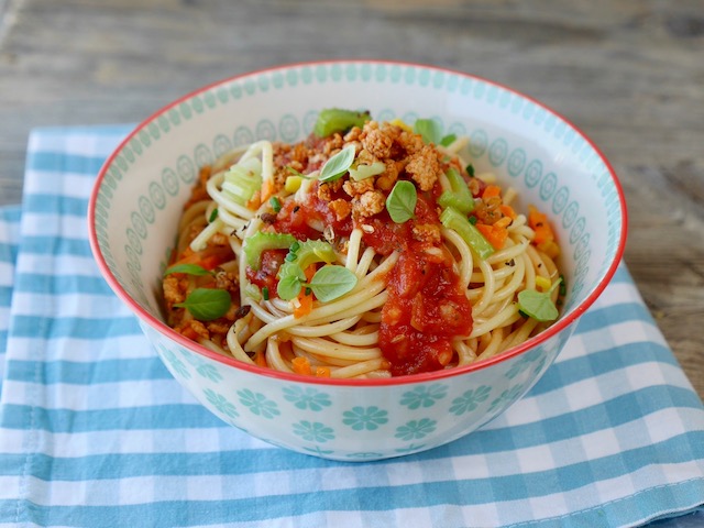 Spaghetti mit gebratenem Brösel-Tofu und Tomatensugo