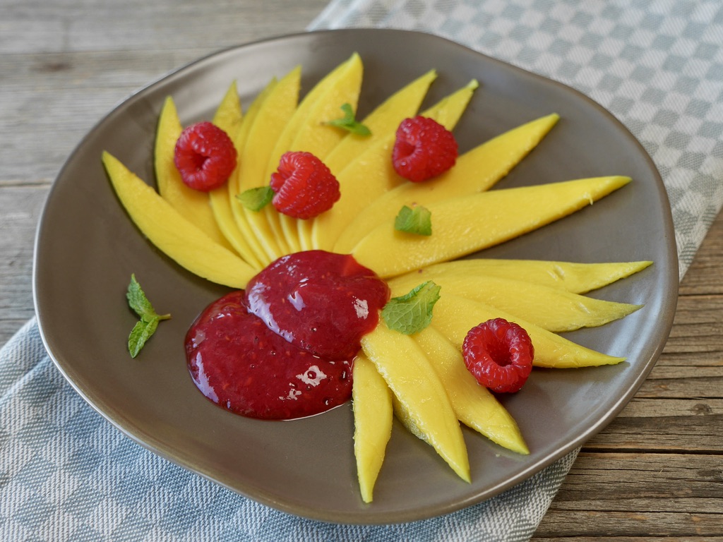 Mango mit Himbeer-Bananen-Creme